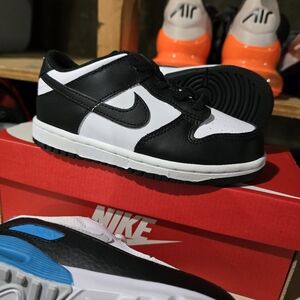 Toddler nike low dunk pandas